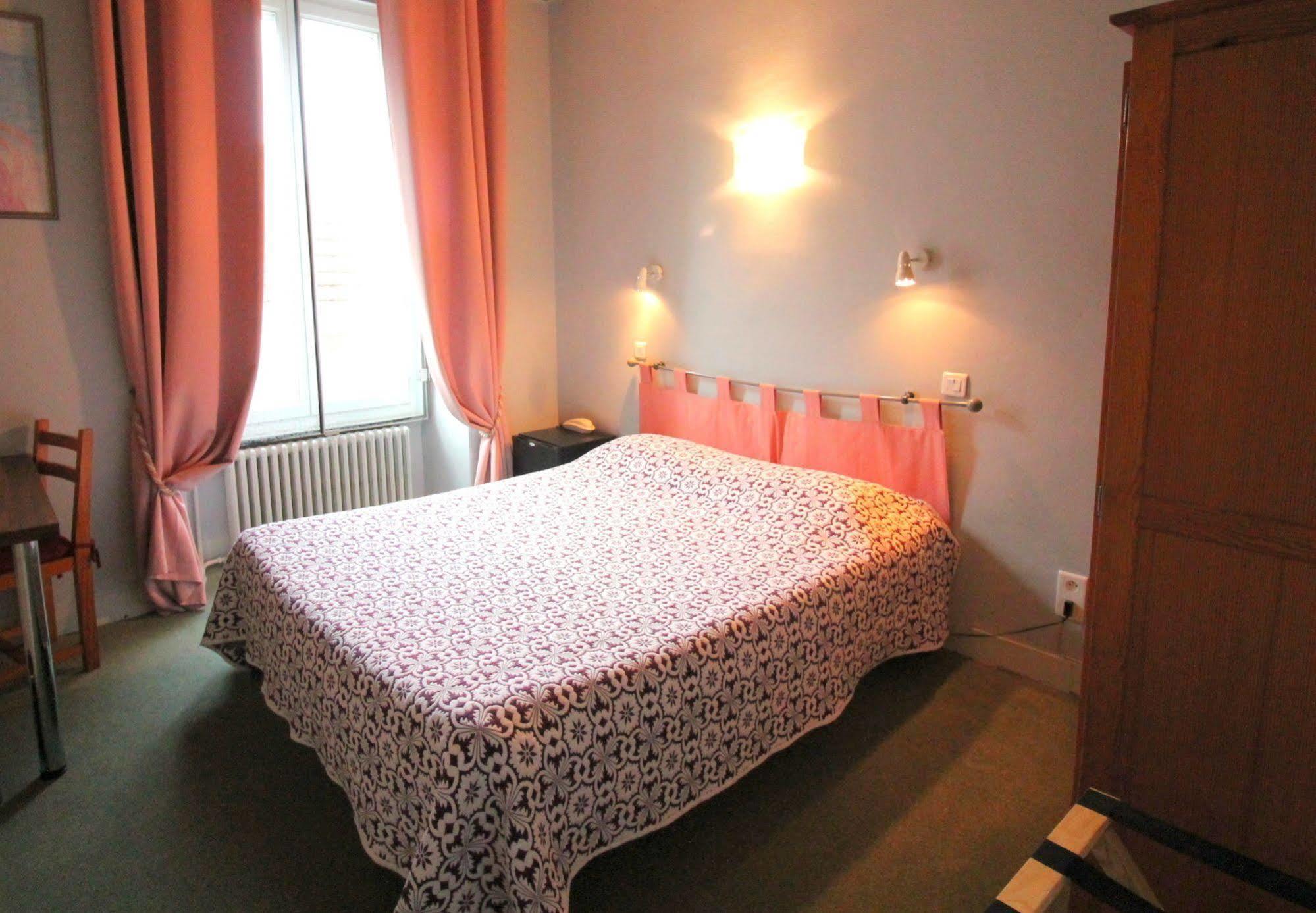 Adour Hotel 2*